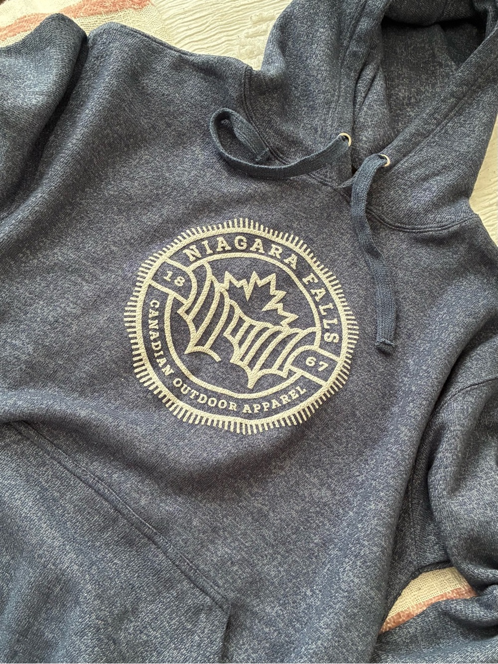 NWT. XXL Niagara Falls Hoodie